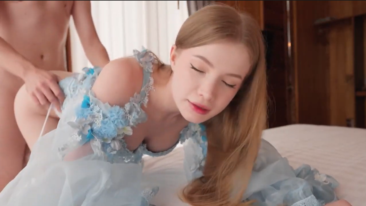 Em gái cosplay công chúa bú cặc mút mát chuyên sâu